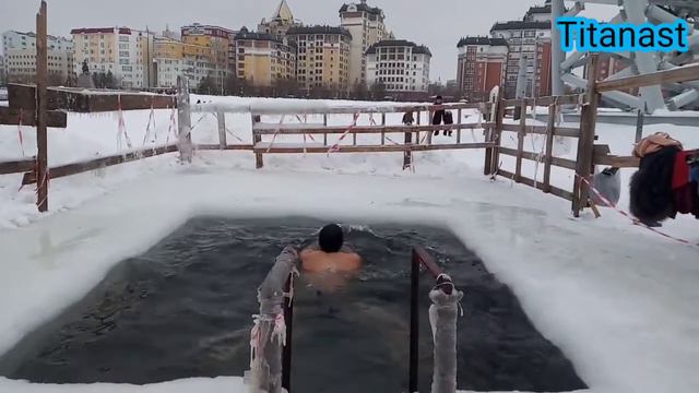 Прорубь в Астане. 19.01.2020. смотреть онлайн