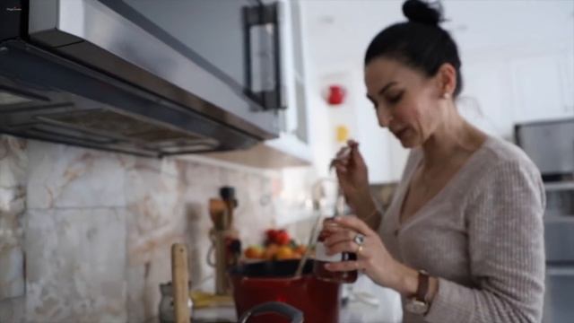 Բազուկով Լոբով Ավելուկով Ապուր - Beetroot Sorrel Soup - Heghineh Cooking Show In Armenian