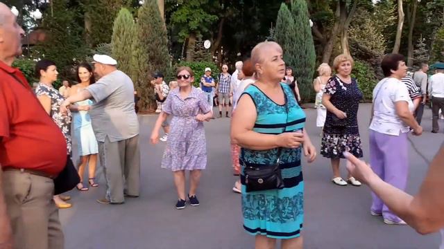ТВОЯ ПОХОДКА РАДУЕТ И МАНИТ! ТАНЦЫ ХАРЬКОВ СЧАСТЛИВЫЕ МОМЕНТЫ смотреть онлайн