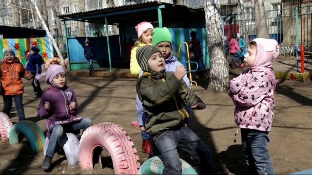 г.Омск д/с № 94 гр.9 Один день из жизни детского сада - На прогулке смотреть онлайн