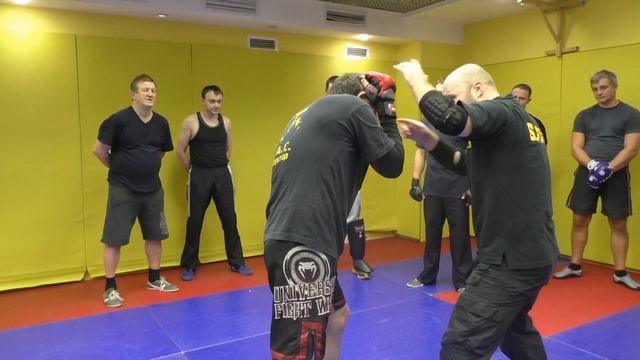 Агрессивная защита и атака локтями, предплечьями в S.P.A.S. (street fighting S.P.A.S.) смотреть онлайн