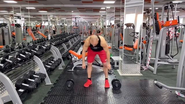 Выпады с акцентом на ягодицы. Техника смотреть онлайн