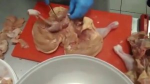 Обвалка туша курицы