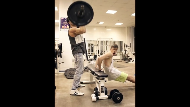 Когда в качалку заходит красивая девушка by Oreshek смотреть онлайн