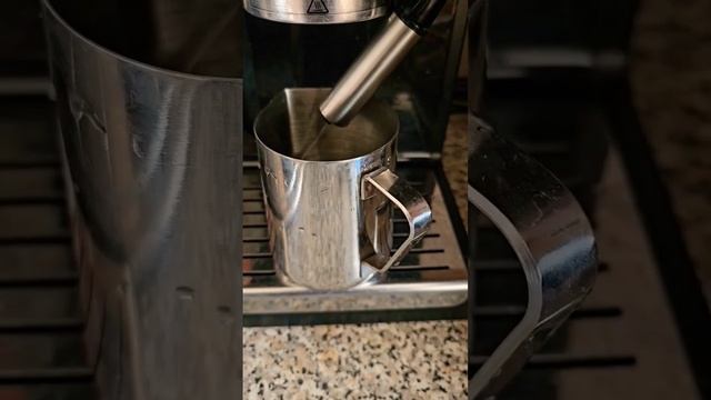 Чистка кофемашины после использования || уборка смотреть онлайн