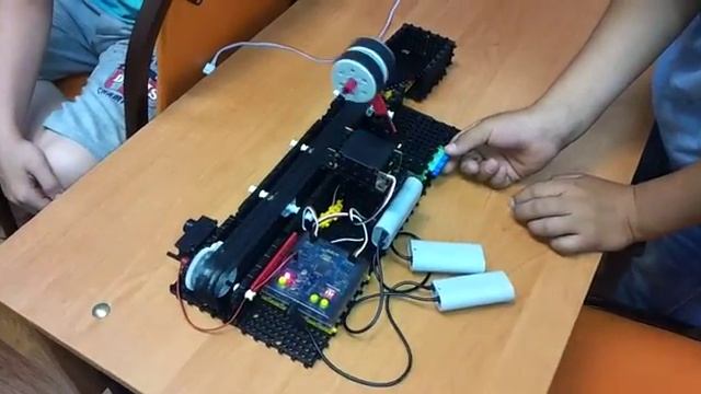 Конвейерное производство. На занятиях экспресс-курса по робототехники. г. Актау, июнь, 2016 г. смотреть онлайн
