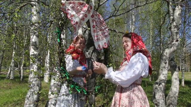 Троицкие традиции: завивание берёзки, кумление и трапеза смотреть онлайн