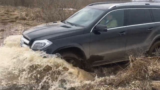 Mercedes GL/GLS тест драйв в болоте по бездорожью. 2020 смотреть онлайн
