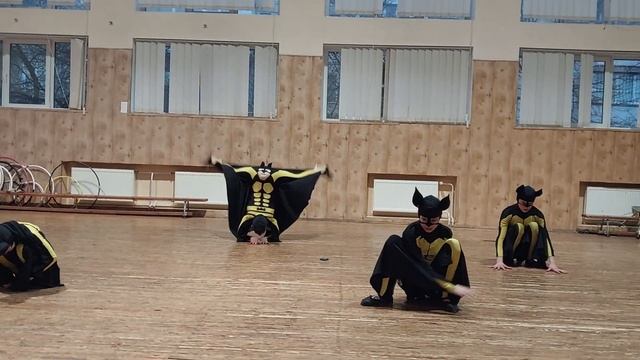 "Полька и Бэтмэны" Даша и Маша Воробей, Ангелина Пирлик, Вероника Кошель. КДМШ 14 смотреть онлайн