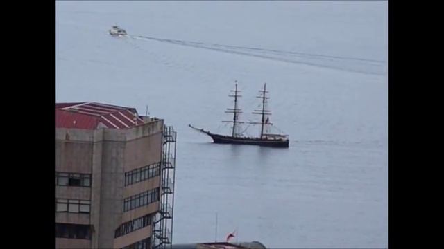 Buque escuela Roald Amundsen Del tipo bergantín zarpando de Vigo смотреть онлайн