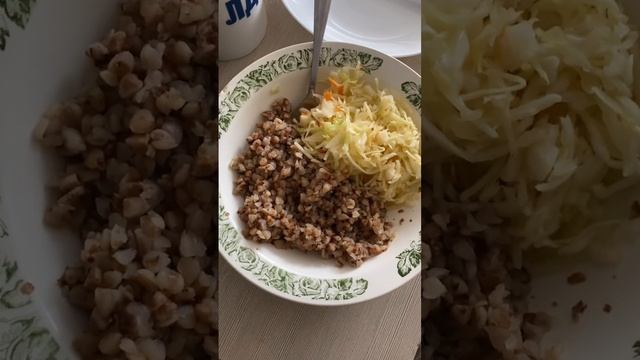 Постный обед. Вкусный салат. ?И любимая греча.???