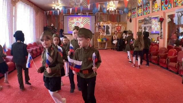 Перестроения. Марш "Прощание славянки" (В. Агапкин) Группа №8 "Знайки" смотреть онлайн