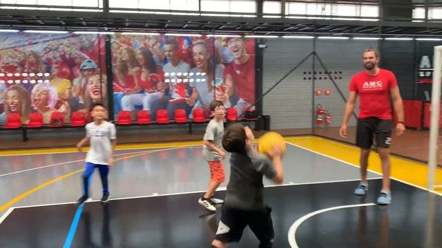 Aula de basquete para crianças смотреть онлайн