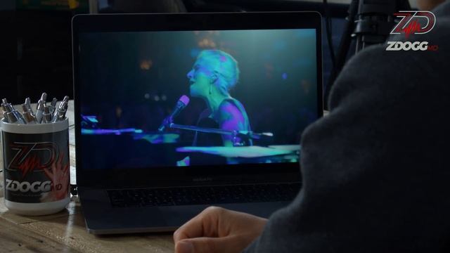 A Real Doctor Watches Lady Gaga's 5 Foot 2 | Fame, Fortune, and Fibromyalgia смотреть онлайн