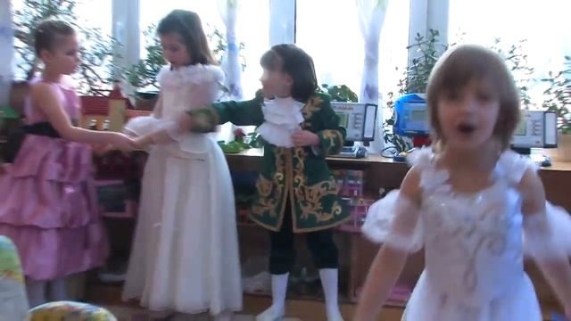 Подготовка к детскому спектаклю в детском саду Солнышко смотреть онлайн