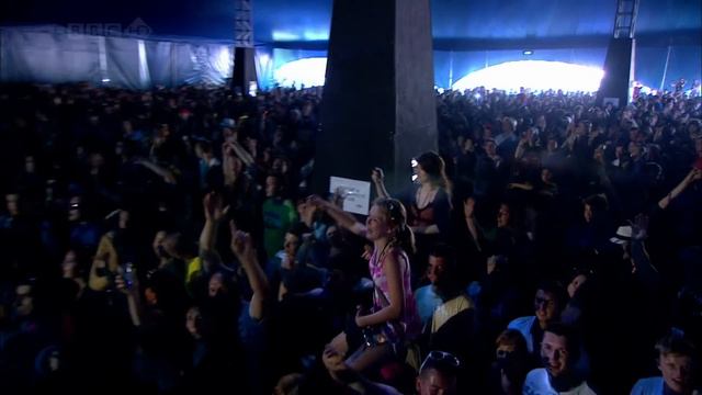 Rihanna - Umbrella (BBC HD - Radio 1s Big Weekend Best Bits 01.07.2010) смотреть онлайн