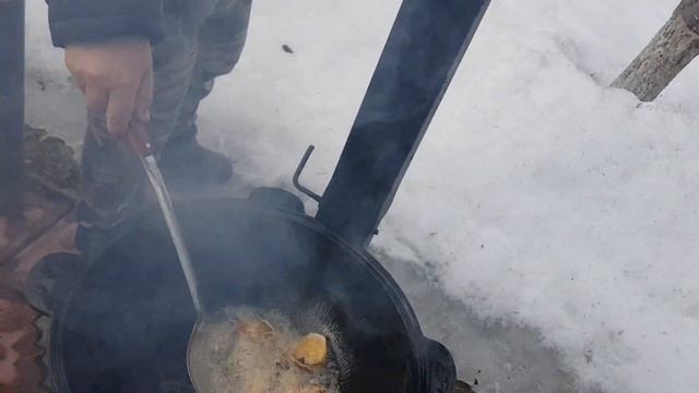 КАРТОШКА С МЯСОМ В КАЗАНЕ. ОБЖИГ КАЗАНА смотреть онлайн