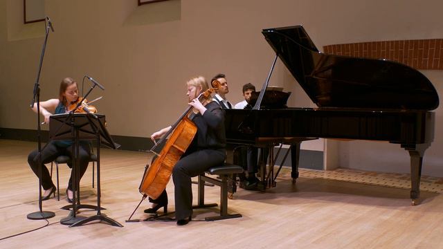 piano trio Impression: FRANK MARTIN | Trio sur des mélodies populaires irlandaises смотреть онлайн
