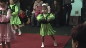 малыши киргизский танец