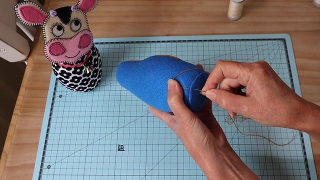 Fun Sewing Project || Teddy Bear Shelf Sitter || FREE PATTERN || Full Tutorial with Lisa Pay смотреть онлайн