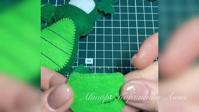 Іграшка на ялинку «Дракончик - символ 2024 року» смотреть онлайн