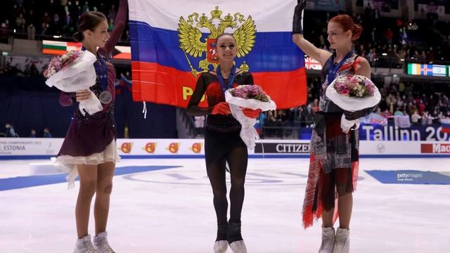Самое время вытащить старые коньки и позвать друзей на лёд.