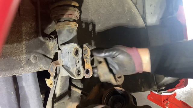 Fixing the Toyota starlet, wheel bearing and starlet gets vandalised смотреть онлайн