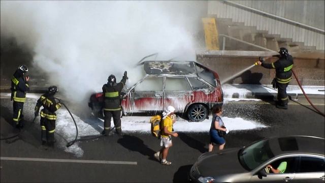 возгорание машины на земляном валу. смотреть онлайн