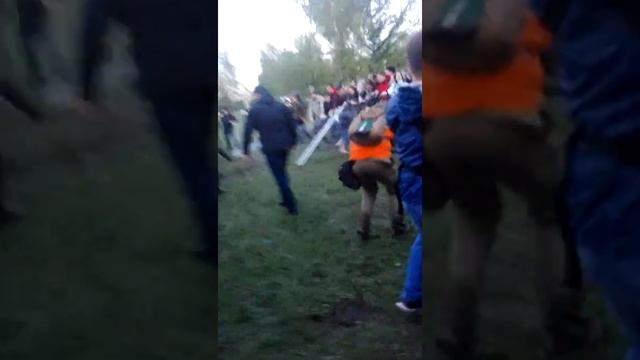 Незаконный забор выбросили в реку #скверубыть 14.05.2019 г. Екатеринбург смотреть онлайн