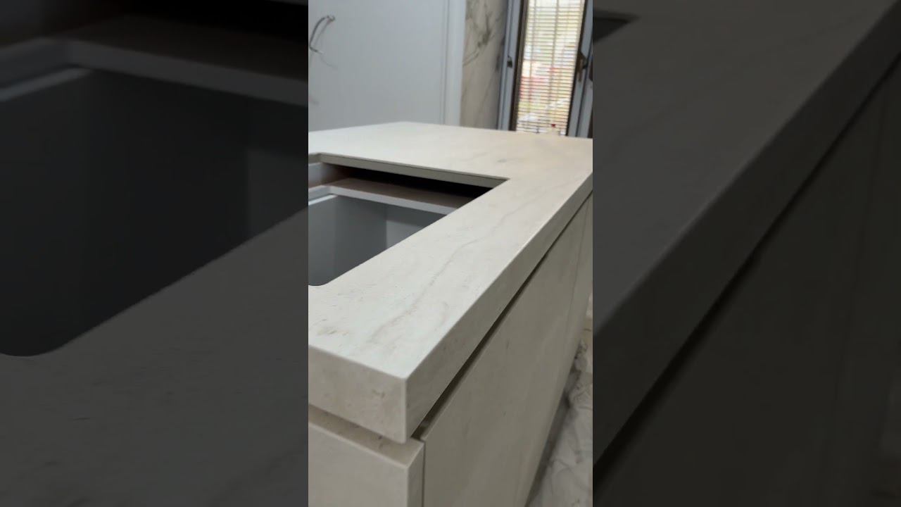 МЕБЕЛЬ ИЗ КЕРАМОГРАНИТА | КУХОННЫЙ ОСТРОВ ИЗ КЕРАМОГРАНИТА | РЕМОНТ В ДОМЕ 1907 ГОДА | СМ ПРОЕКТ смотреть онлайн