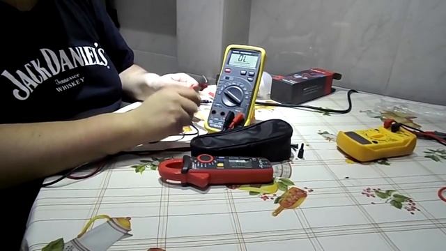 Review Uni-t 210E pinza amperimétrica Español смотреть онлайн