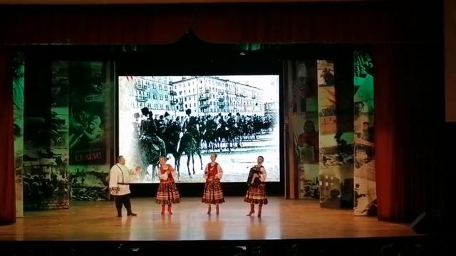 "Казаки в Берлине" исп. анс. "Красава" рук. Оксана Логос смотреть онлайн