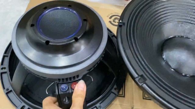 Bass RCF 30 từ 190 coll 76 vẫn ưng hàng này lắm , bass đánh hay , chất âm chuẩn ! Karaoke chuẩn bài смотреть онлайн