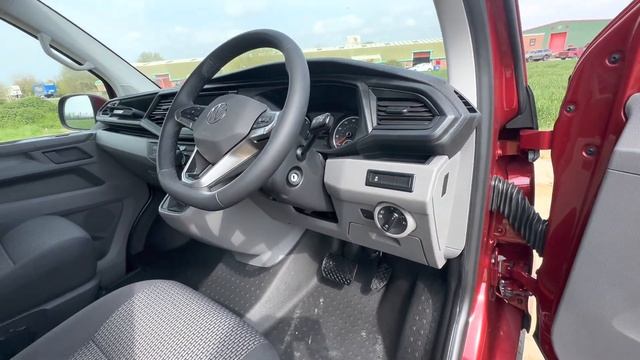 Fontana Red VW Transporter Kombi 150 DSG смотреть онлайн