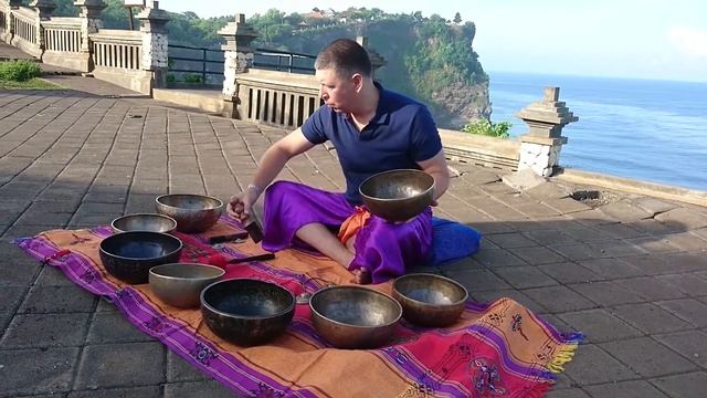 #Медитация с Поющими Чашами от доктора Сурикова ( #Бали Храм #Улувату ) / Поющие чаши купить смотреть онлайн