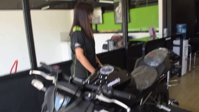 2018 Kawasaki Z250SL Walkaround смотреть онлайн