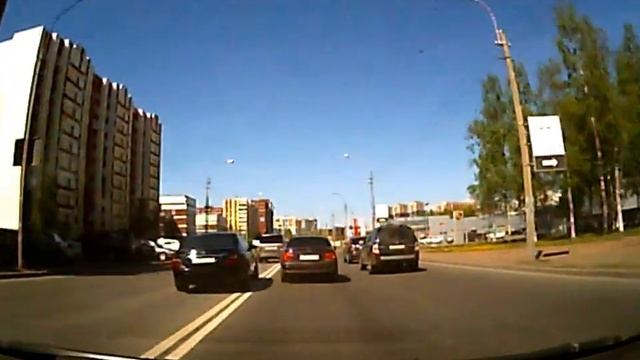 Мерседес о011ао78 Две сплошные без мигалки... смотреть онлайн