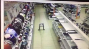 Ссыт в магазине днс