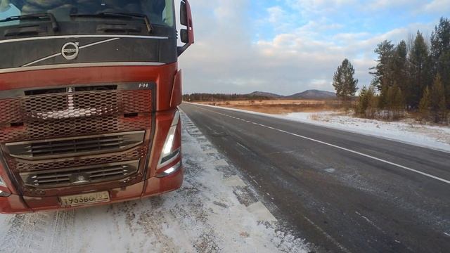 Любителям машин и снега , машина в снегу VOLVO FH 540, красоты Забайкалья смотреть онлайн