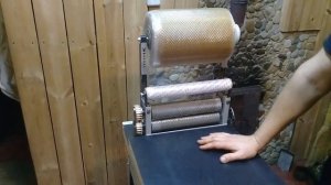 Мини линия для производства вощины Часть 4 Прокат воска через гравировальные вальцы Удаление плёнки