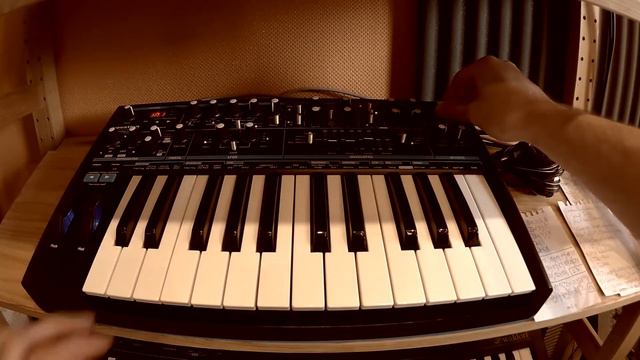 Novation Bass Station Series - Agressive Sequence смотреть онлайн