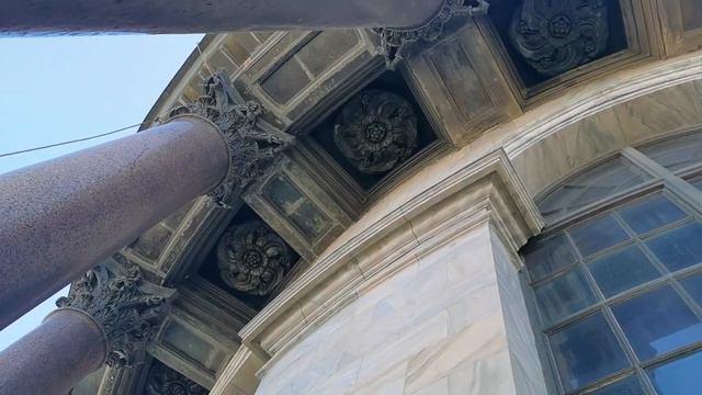 Розетки на колонаде Исакиевского собора смотреть онлайн