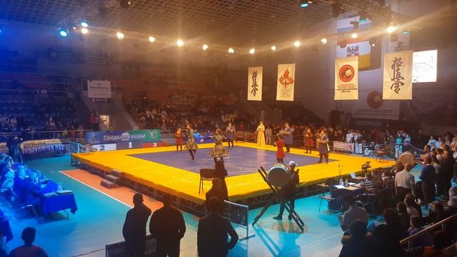 Выступление "Ритм гор" на открытие второго дня чемпионата ЮФО по киокусинкай. Краснодар 24.11.18 смотреть онлайн