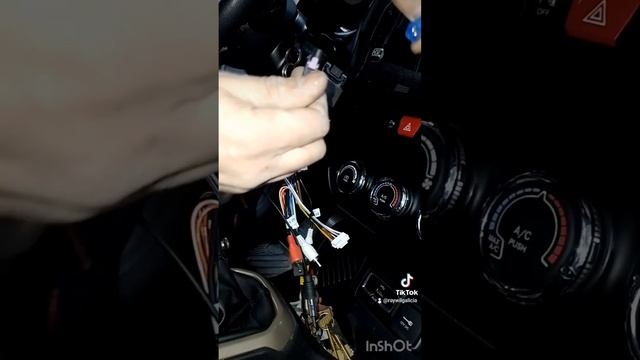 Cambio de stereo por central multimedia Jeep Renegade смотреть онлайн
