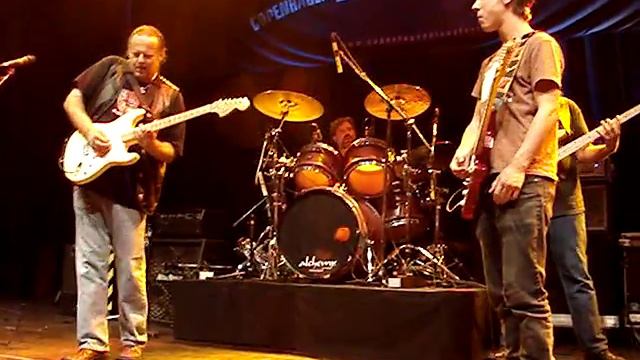 Walter Trout feat. Rasmus Volden (16 y. old) Copenhagen Blues Fest 2010 смотреть онлайн