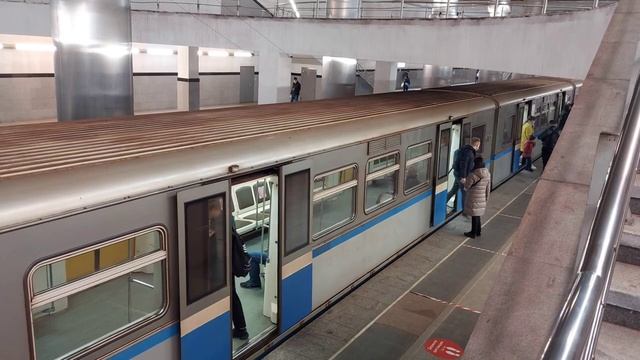 "С другого ракурса" Электропоезд Русич на станции Мякинино смотреть онлайн