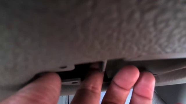 Opening broken glovebox latch on 2007 Saturn Vue смотреть онлайн