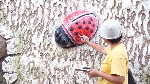 оформление фасада дома . покраска СКУЛЬПТУРЫ божья коровка из арт бетона. смотреть онлайн