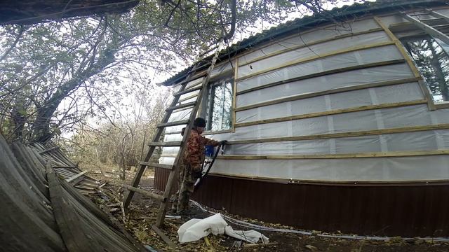 Новониколаевский район х.Двойновский.Утепление жидким пенопластом(пеноизолом)т.8-905-064-45-35. смотреть онлайн