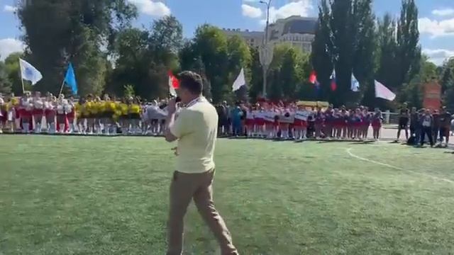 Сергей Войтенко с песней «Я РУССКИЙ» На турнире среди родительских школьных команд «Высший класс!» смотреть онлайн